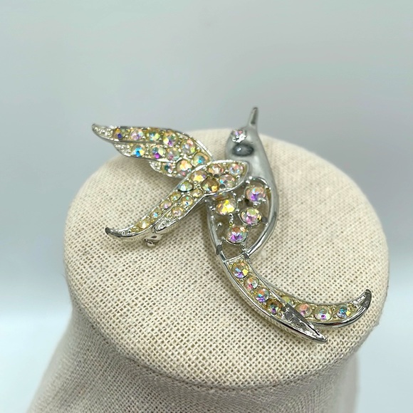 Vintage Sara Coventry Silver Tone Rhinestone Rainbow Hummingbird Flight Brooch - Picture 3 of 5